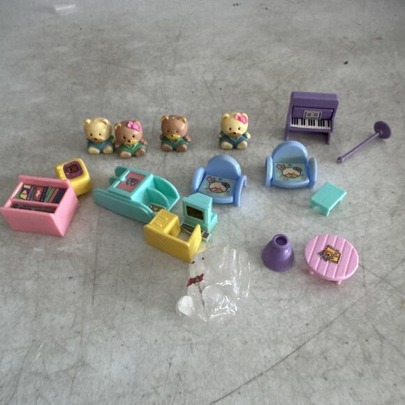 Teddy's Wonderland 1990s Plastic Action Figure Lot With Accessories - Picture 1 of 8